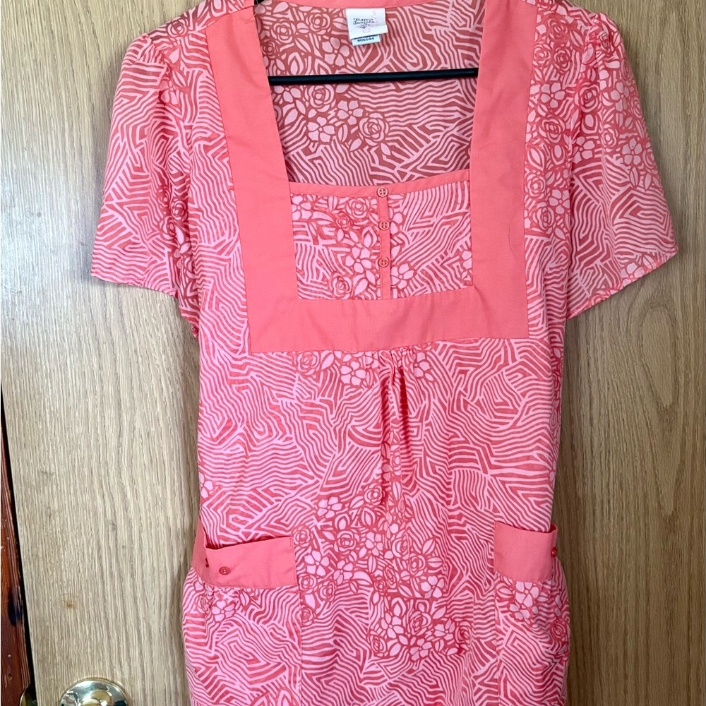 Peachy/orange Geometric Patterned Scrup Top